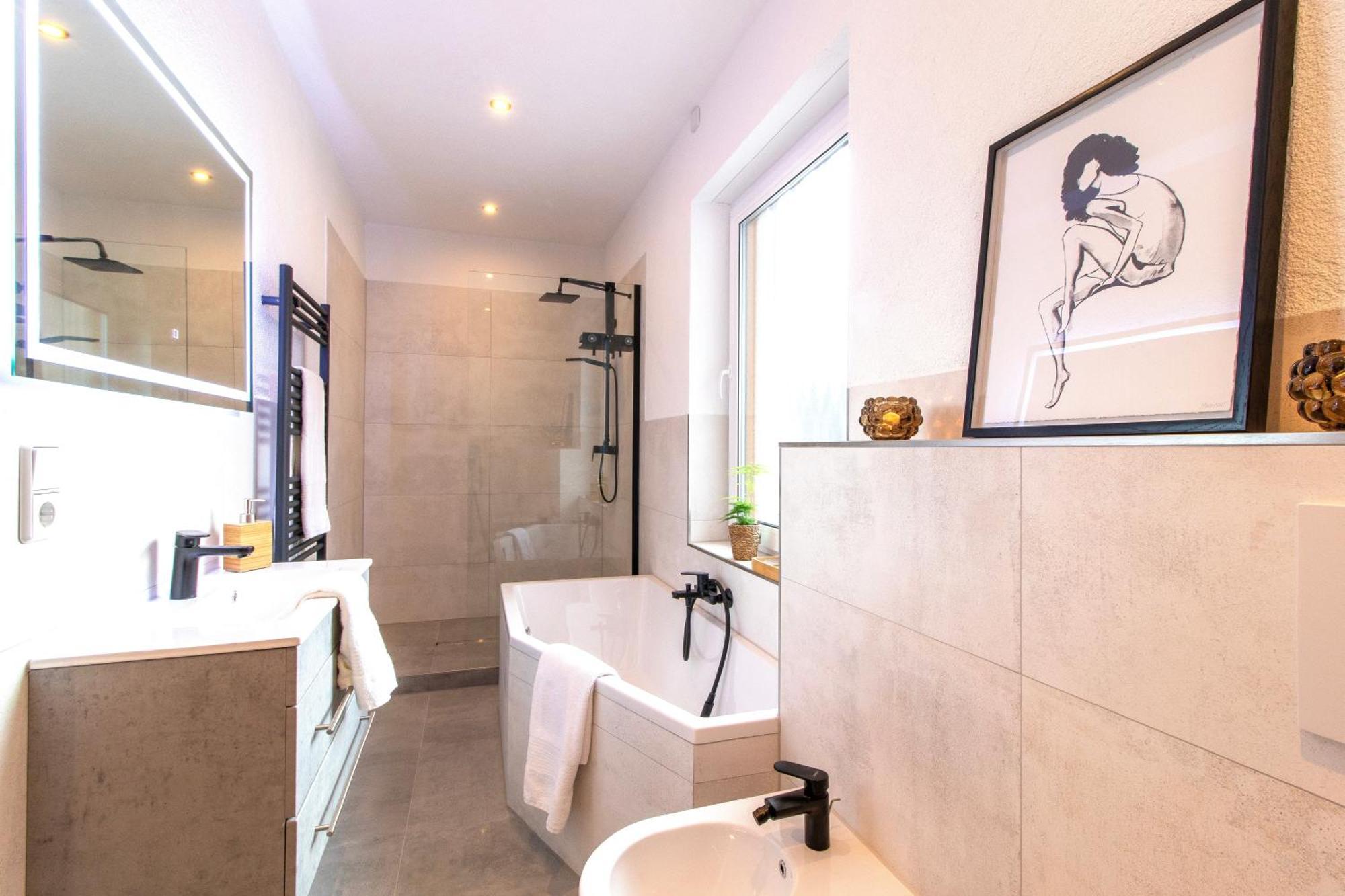 Stilvolles City-Apartment I Netflix I Wlan L Stellplatz I Zentral Schwarzenberg  Exteriör bild